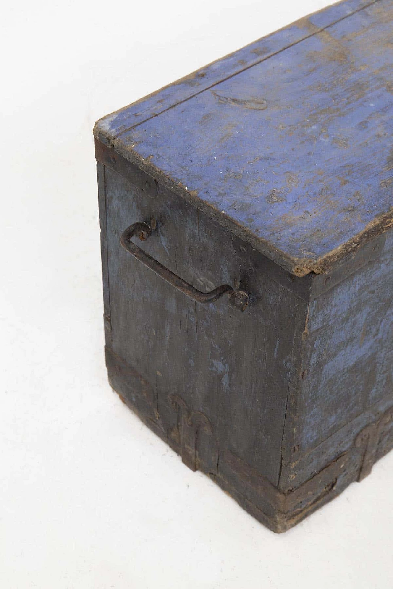 Blue wooden decorative trunk in the Fané style, 1920s 9
