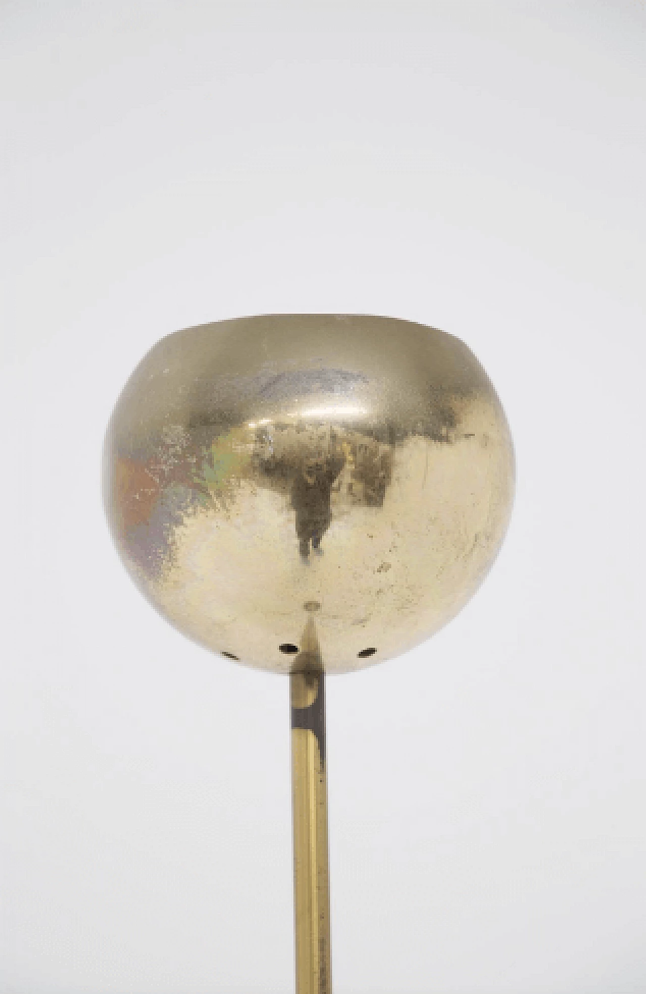 Lampada da terra in ottone con base in metallo nero, anni '50 4