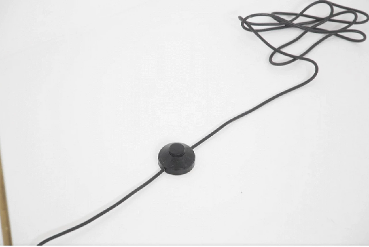 Lampada da terra in ottone con base in metallo nero, anni '50 6