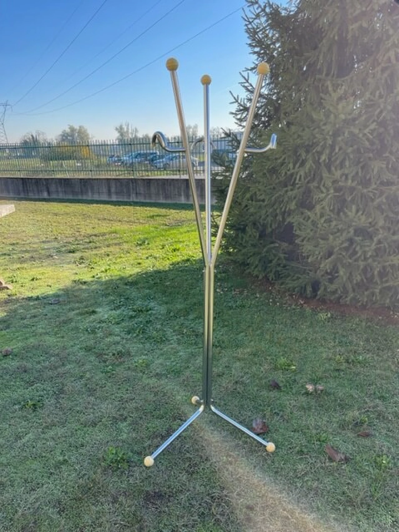 Appendiabiti a tre bracci in metallo cromato, anni '70 8