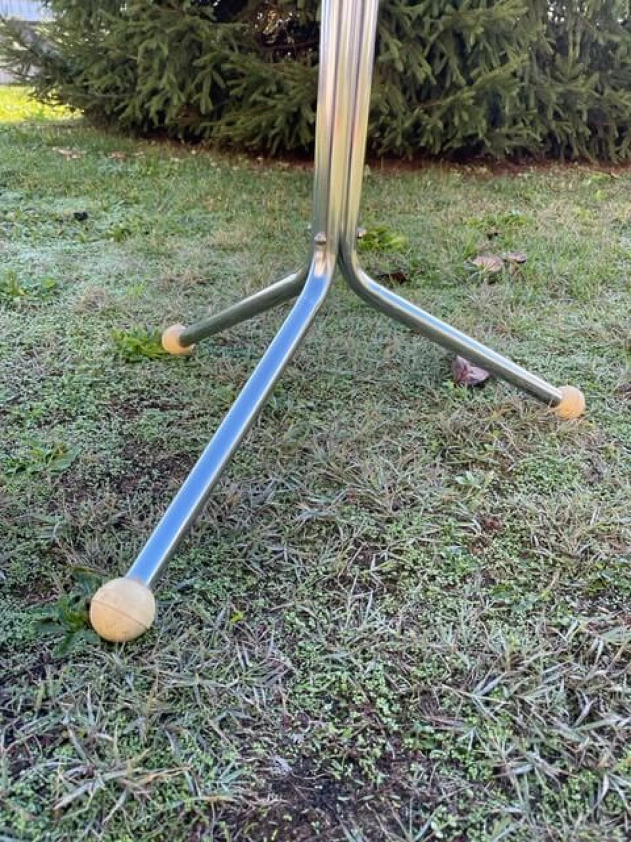 Appendiabiti a tre bracci in metallo cromato, anni '70 9