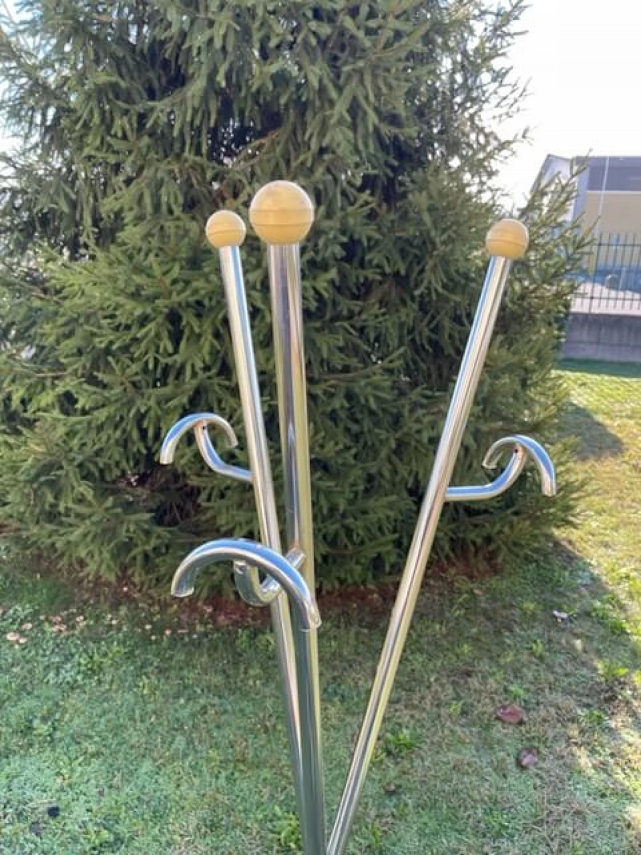 Appendiabiti a tre bracci in metallo cromato, anni '70 10