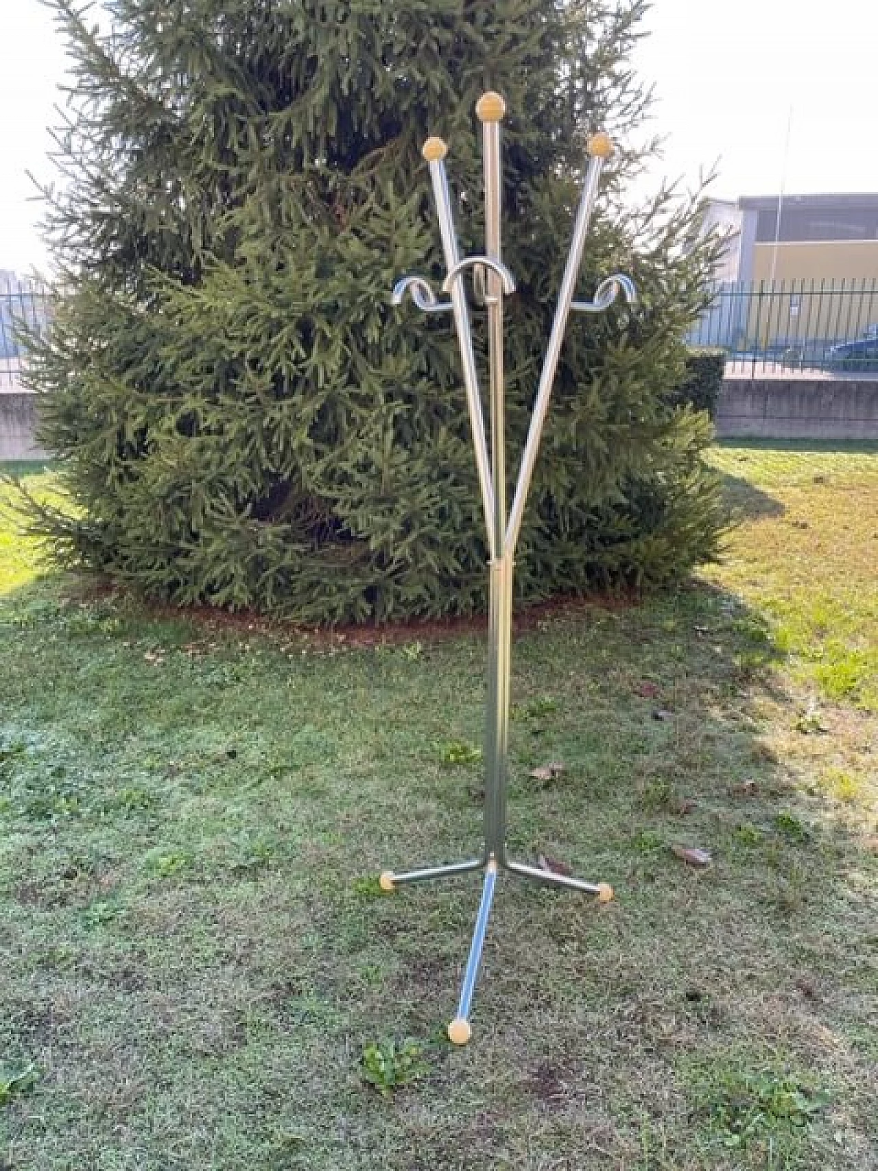 Appendiabiti a tre bracci in metallo cromato, anni '70 13