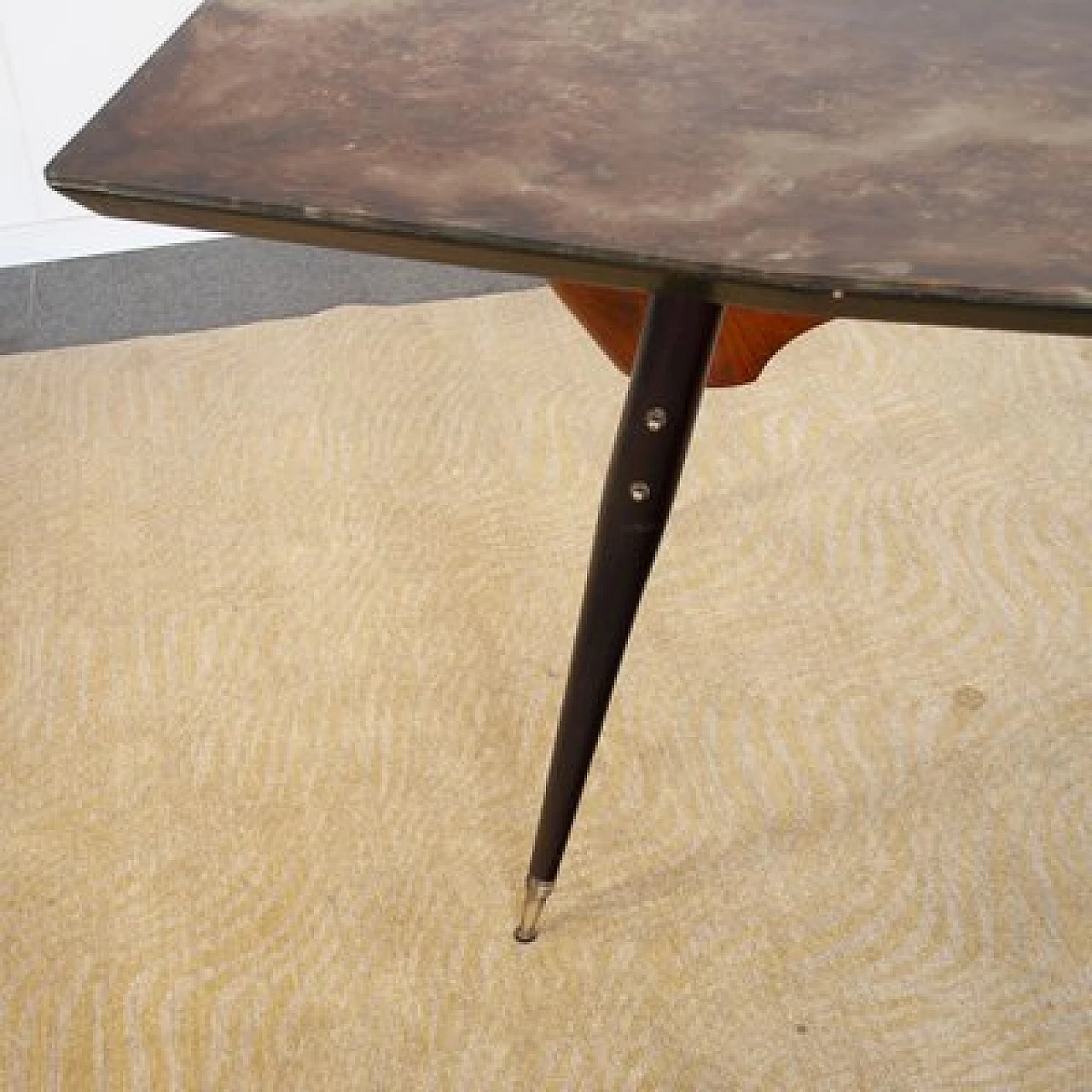Tavolo in noce con struttura in legno laccato nero, anni '60 4
