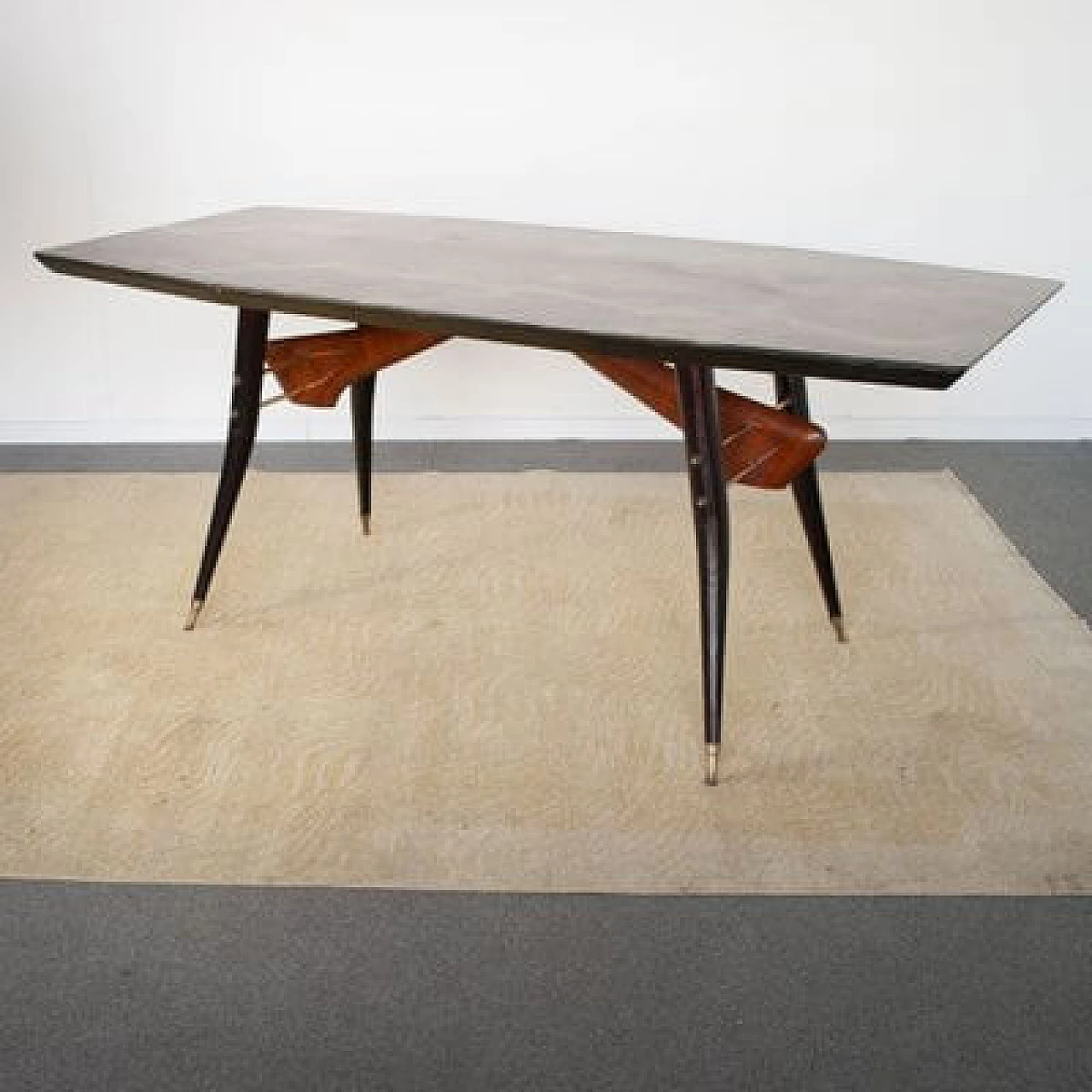 Walnut table with black lacquered wood frame, 1960s 7