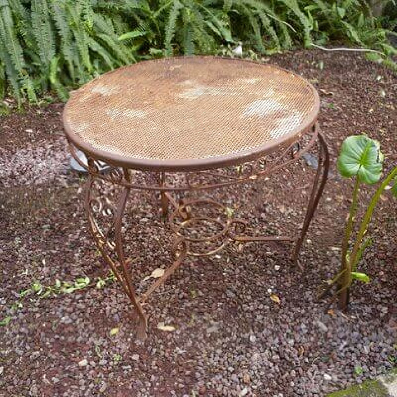 Tavolino da giardino in ferro battuto, anni '50 3