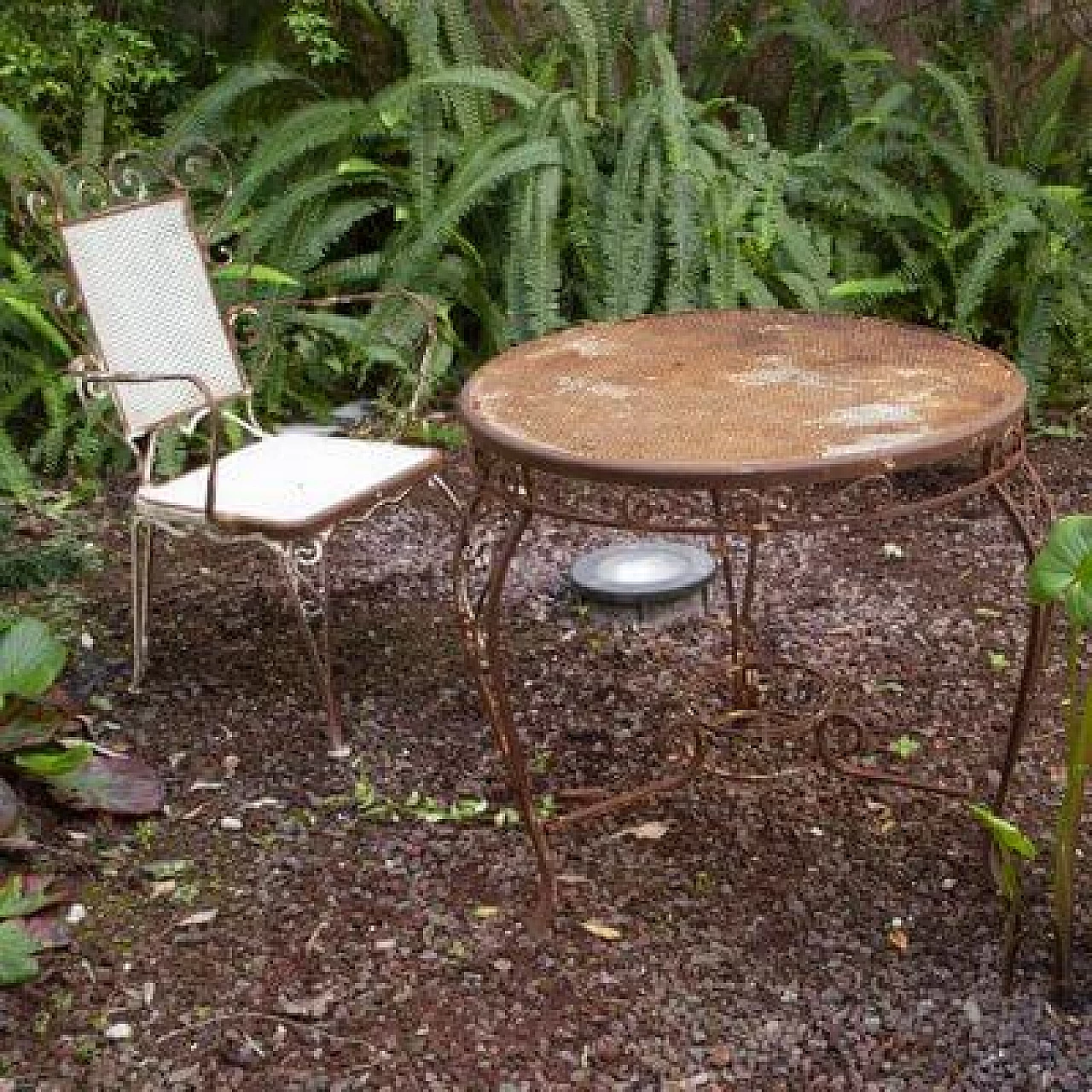 Tavolino da giardino in ferro battuto, anni '50 5