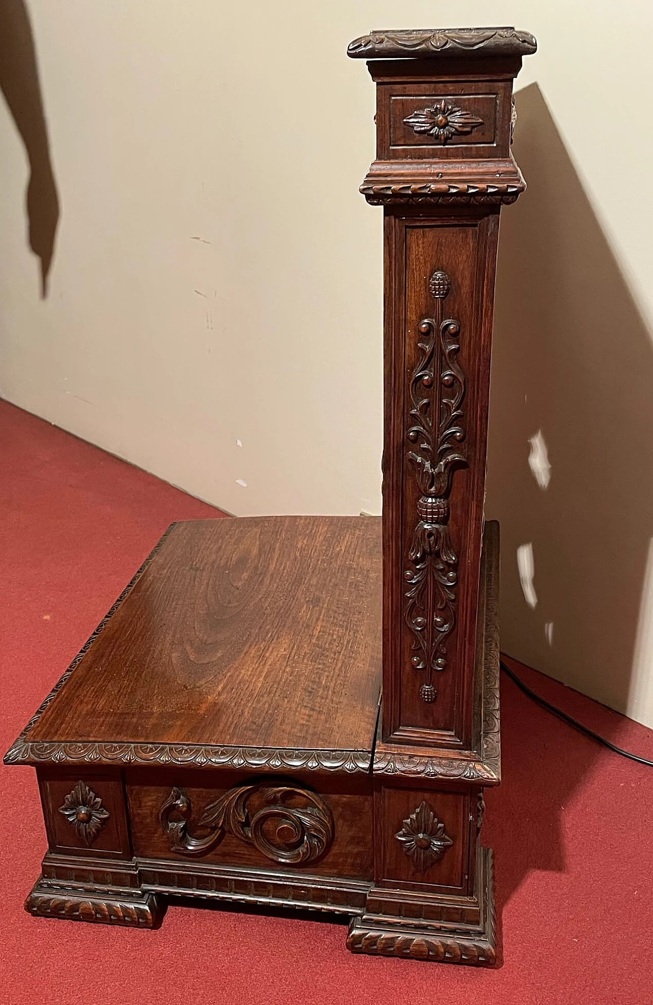 Walnut kneeling-stool with carvings, early 20th century 7