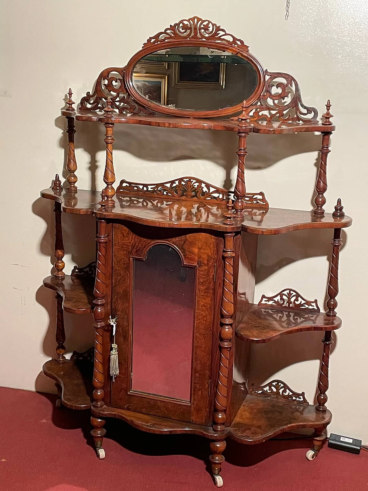 Victorian-style etagere in carved walnut, 19th century 1