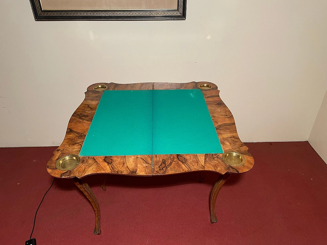 Walnut and briarwood game table, 20th century 3