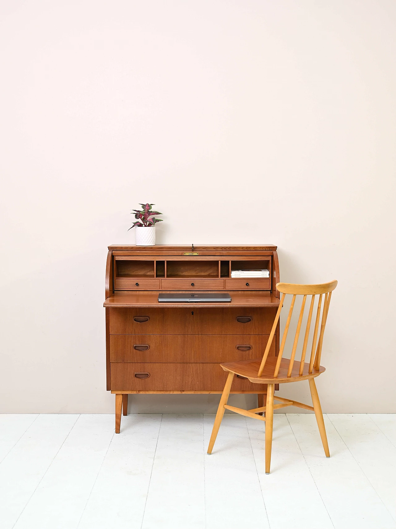 Sécretaire in teak with drawers and pull-out desk, 1960s 1
