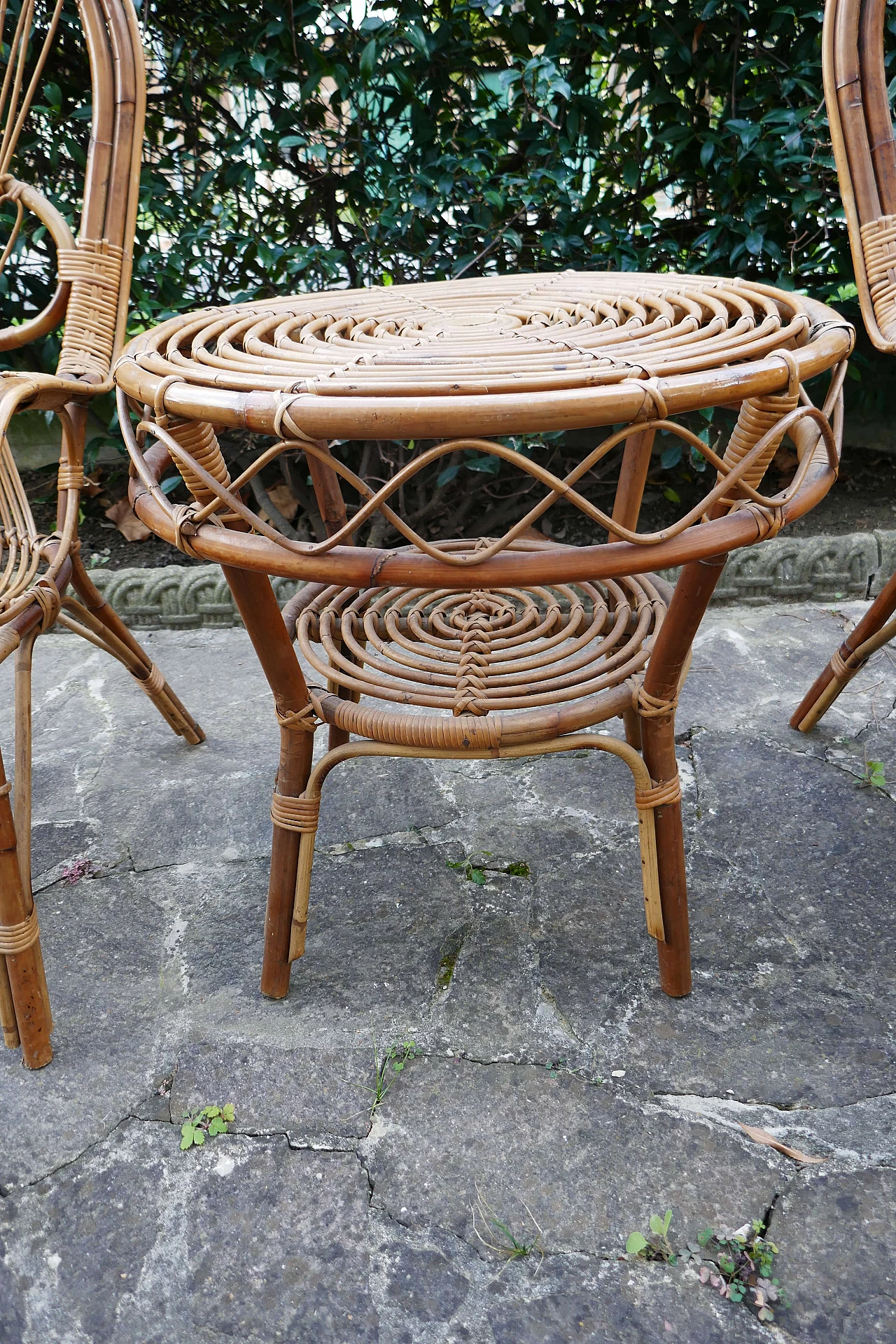 Pair of wicker chairs and small table, 1970s 7