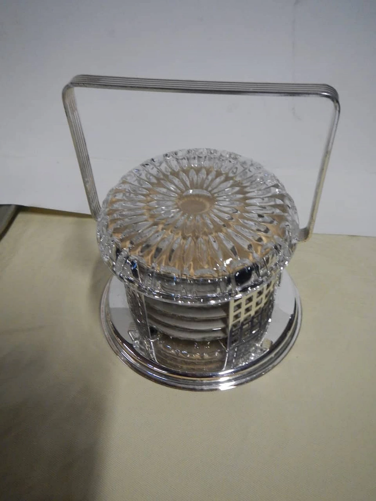 6 Sottobicchieri e sottobottiglia con contenitore, anni '60 2