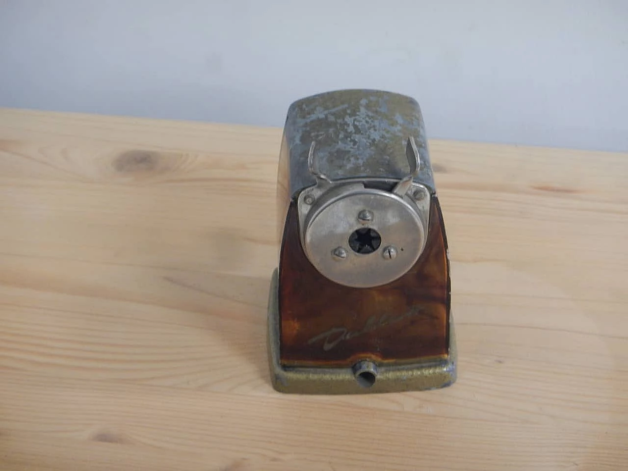 Iron and plastic pencil sharpener by Dablett, 1950s 1