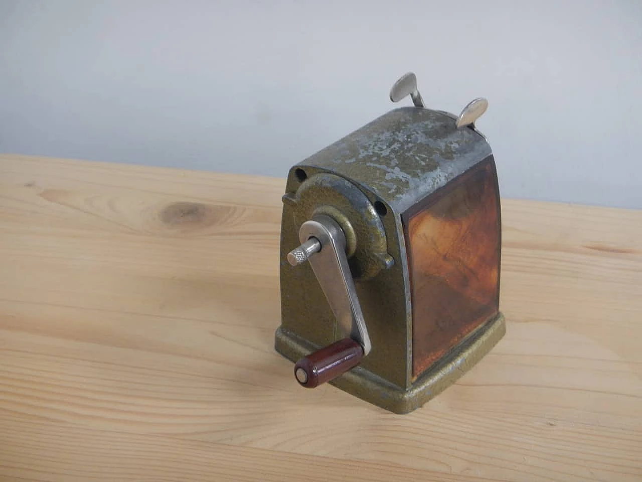 Iron and plastic pencil sharpener by Dablett, 1950s 3