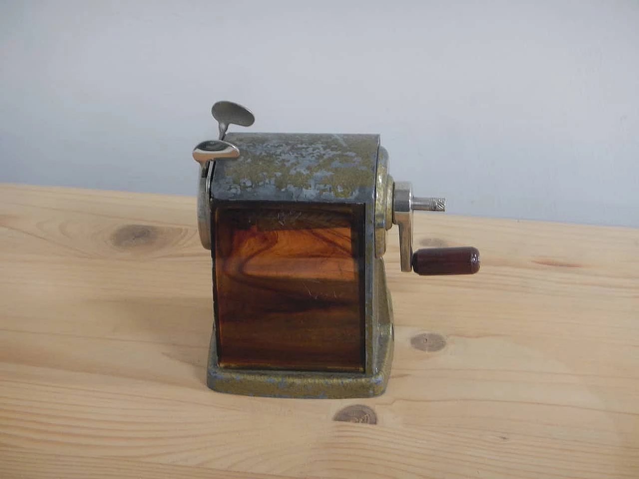 Iron and plastic pencil sharpener by Dablett, 1950s 4