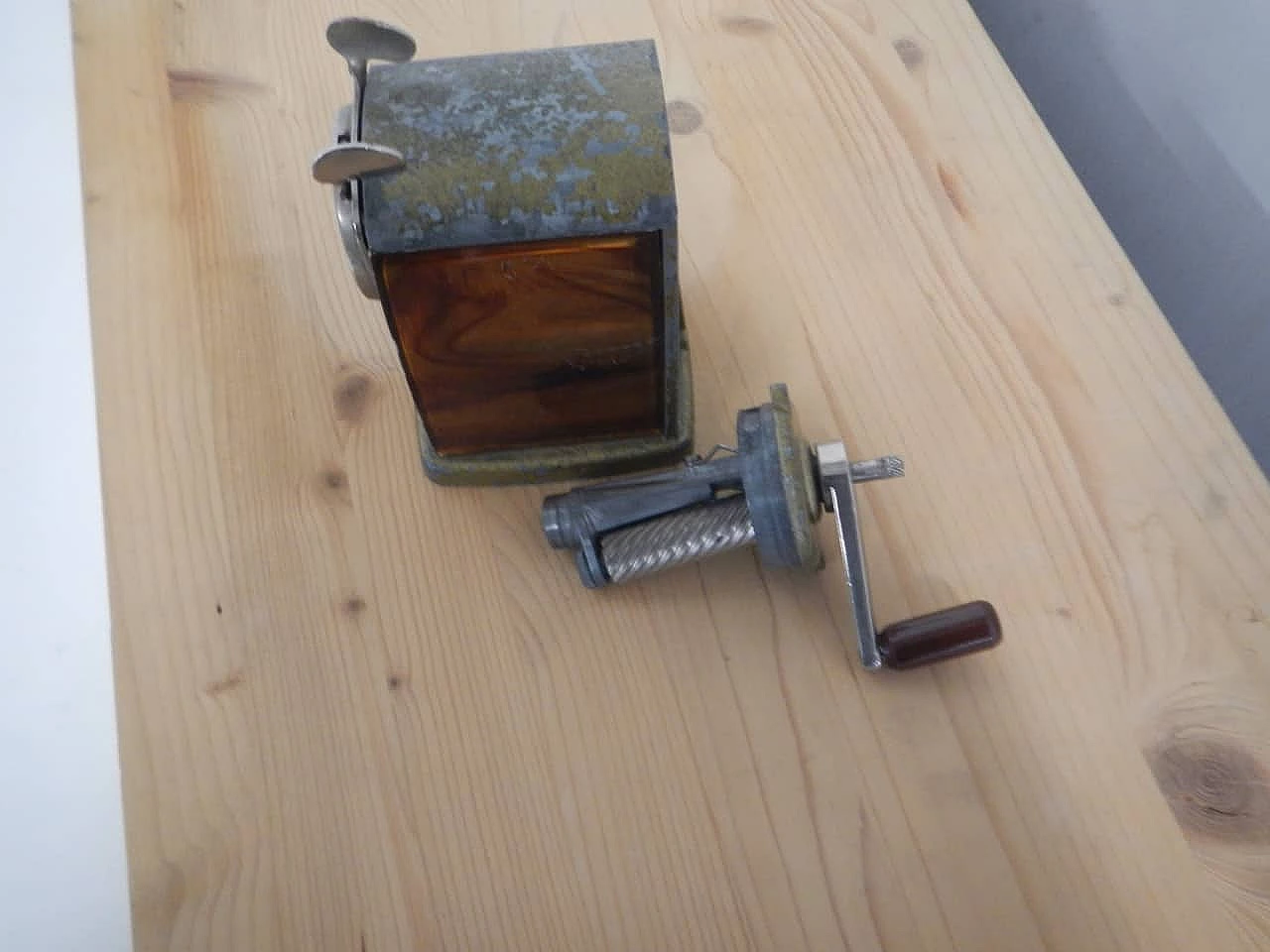 Iron and plastic pencil sharpener by Dablett, 1950s 6