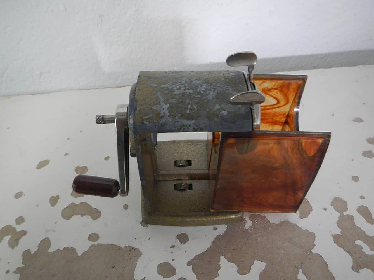 Iron and plastic pencil sharpener by Dablett, 1950s 7