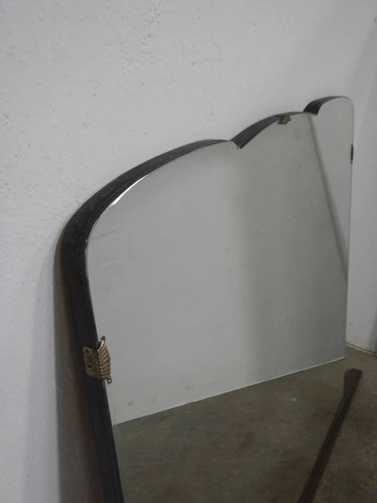 Specchio con cornice inferiore in legno, anni '50 3