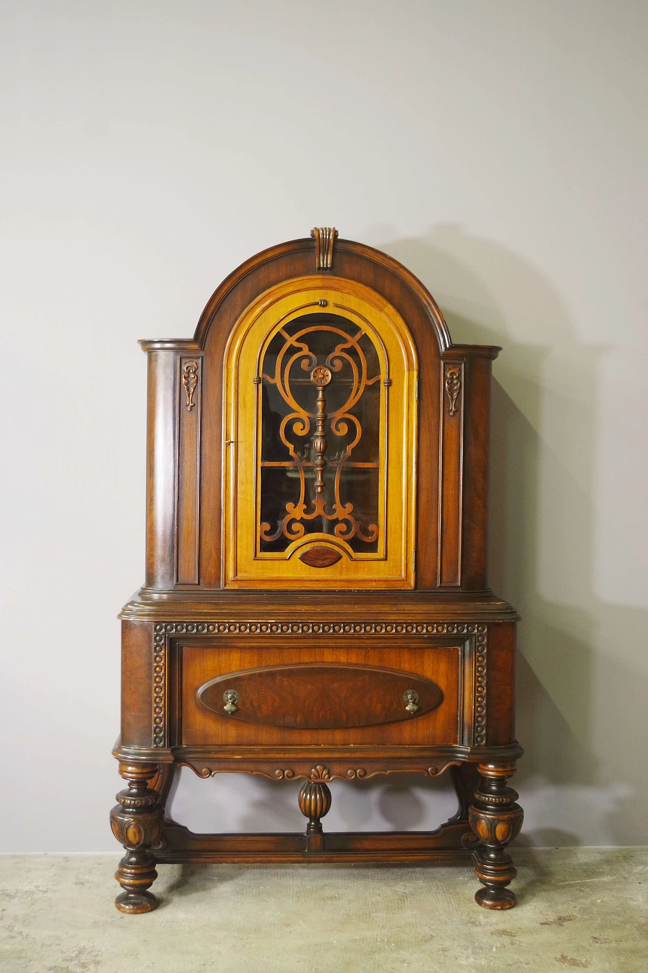 Carved wooden showcase with large drawer, 1940s 3