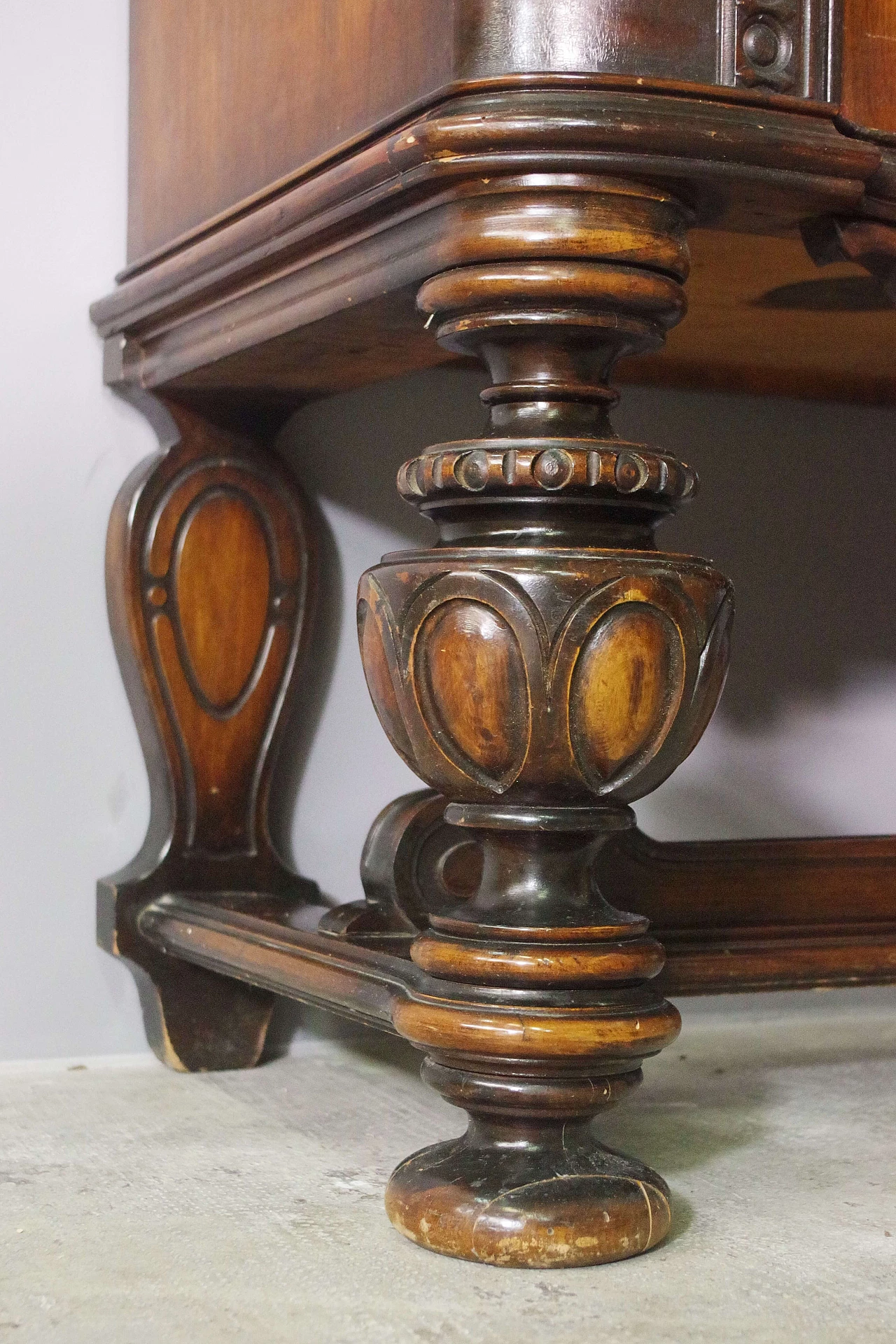 Carved wooden showcase with large drawer, 1940s 11