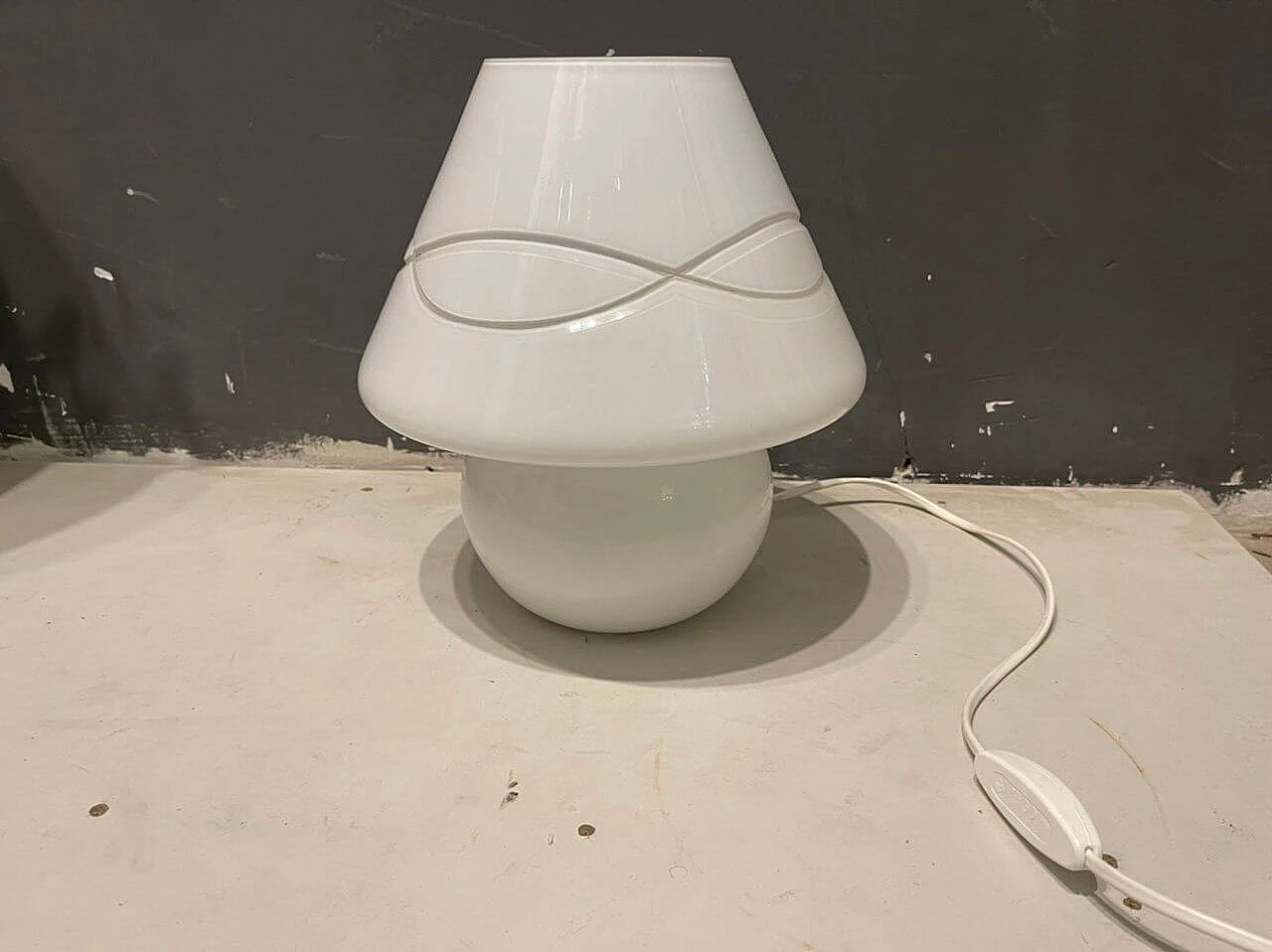 Coppia di lampade da tavolo in vetro di Murano bianco, anni '80 3
