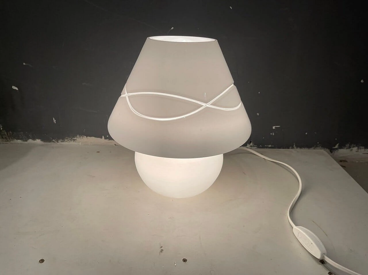 Coppia di lampade da tavolo in vetro di Murano bianco, anni '80 4