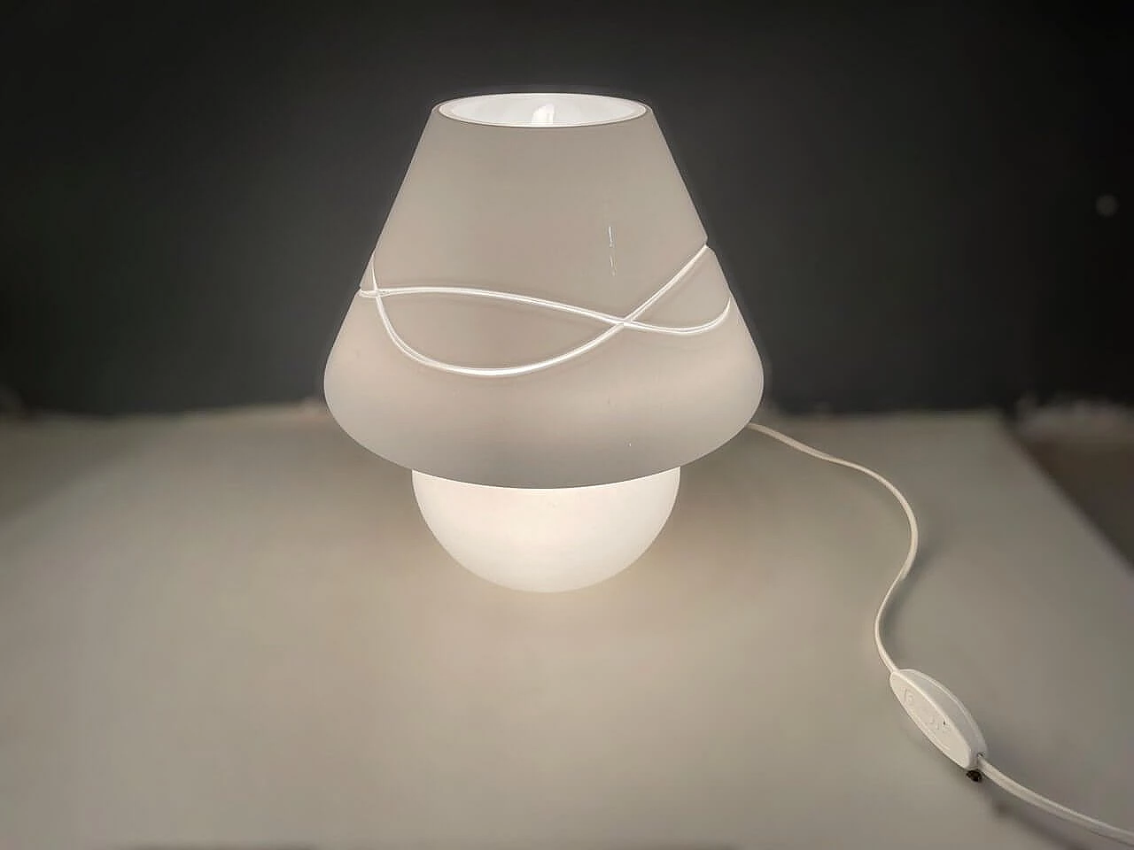 Coppia di lampade da tavolo in vetro di Murano bianco, anni '80 7