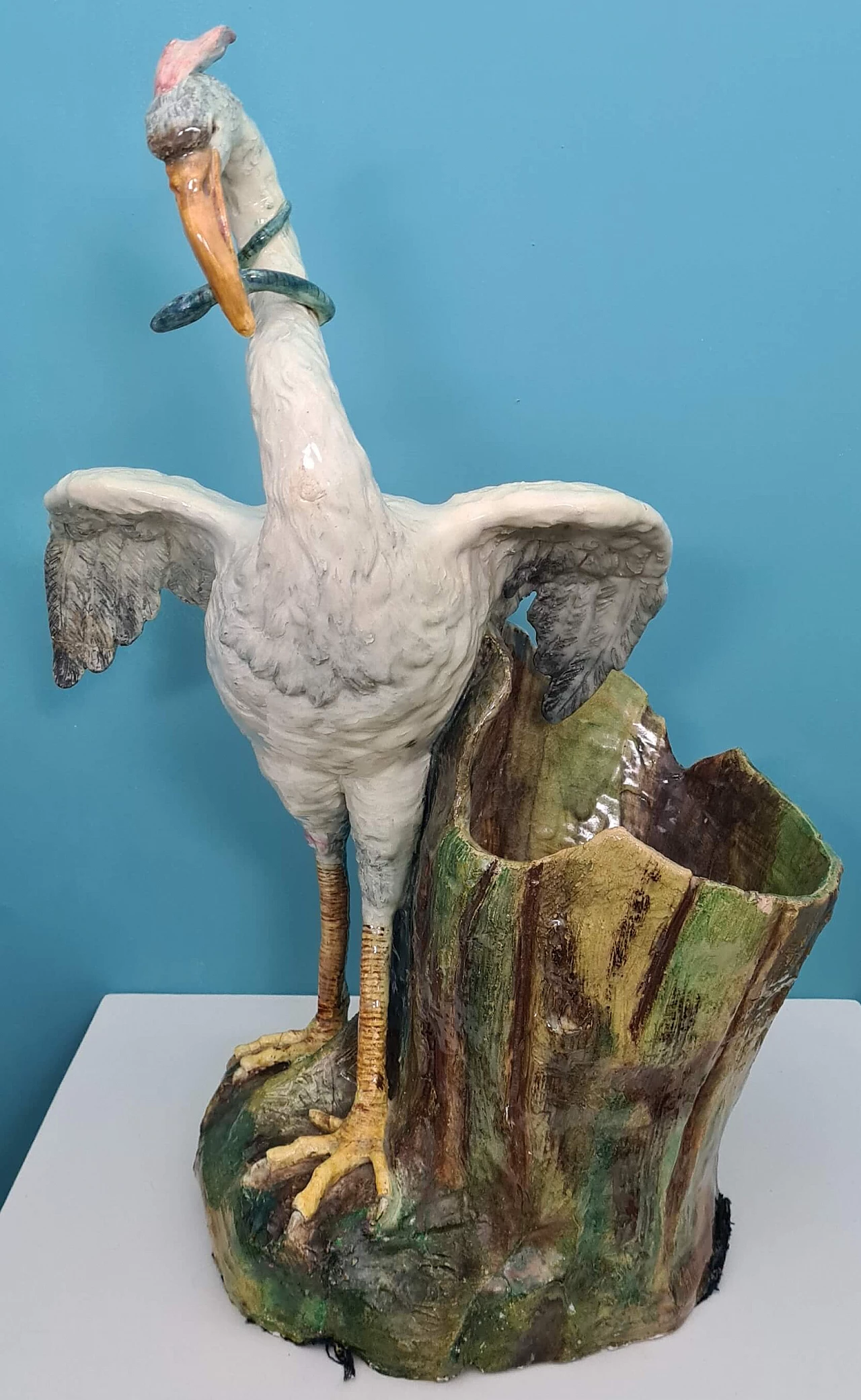 Vaso in ceramica con scultura di airone cenerino, anni '50 1