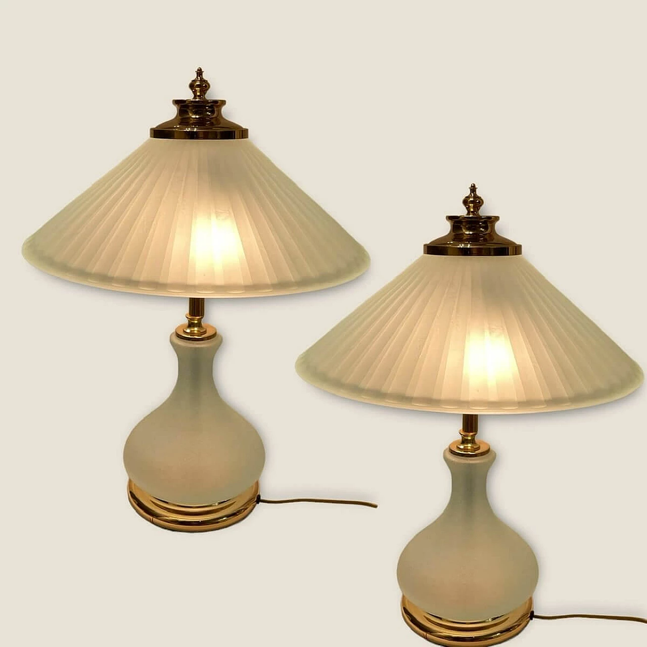 Coppia di lampade da tavolo in vetro satinato, anni '80 1