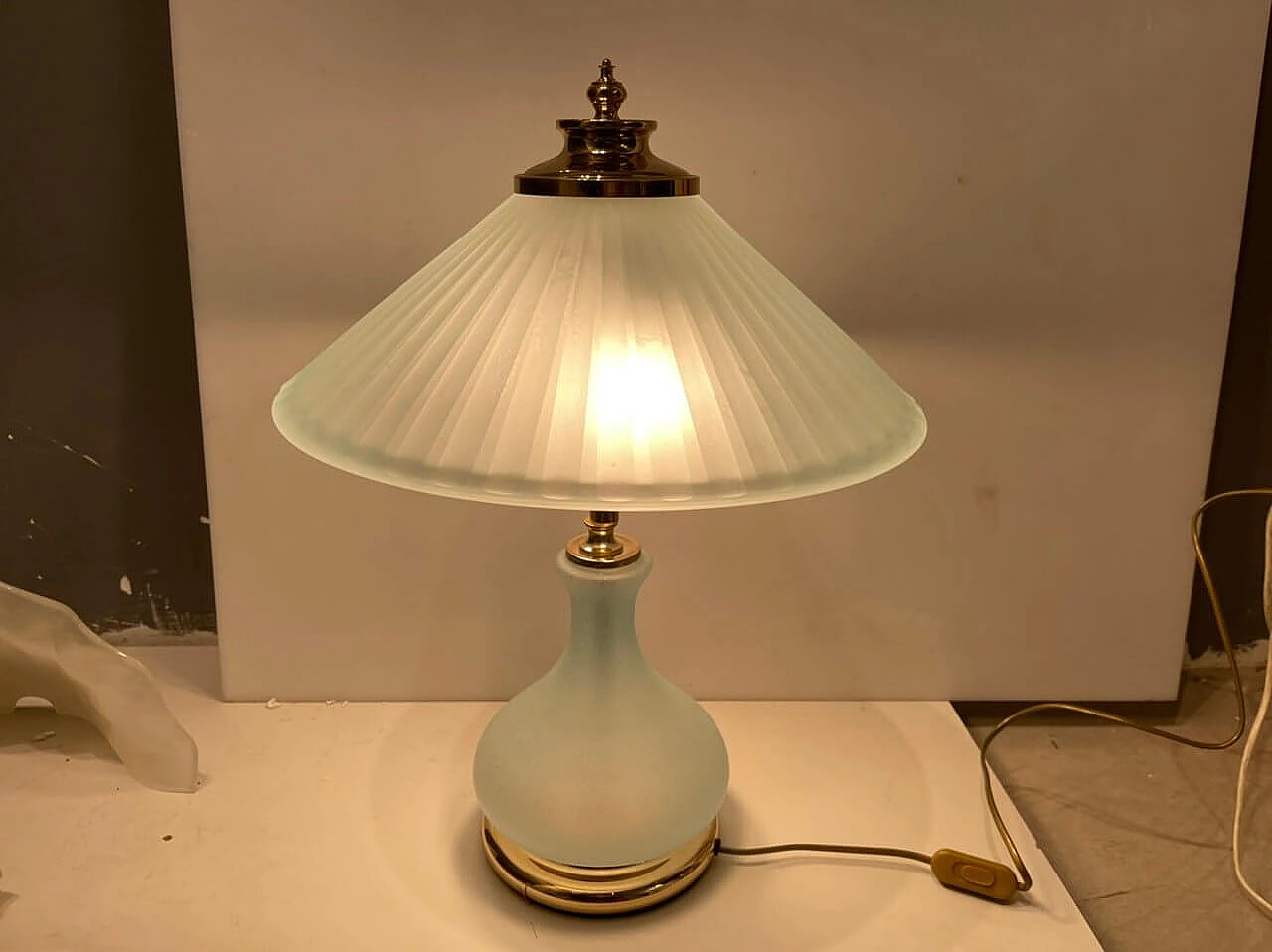 Coppia di lampade da tavolo in vetro satinato, anni '80 2