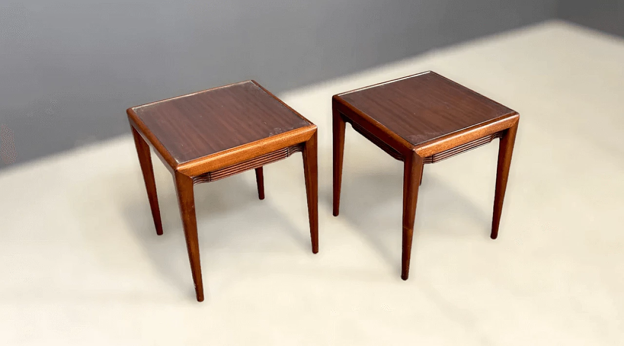 Coppia di tavolini quadrati in mogano di Osvaldo Borsani, anni '50 3