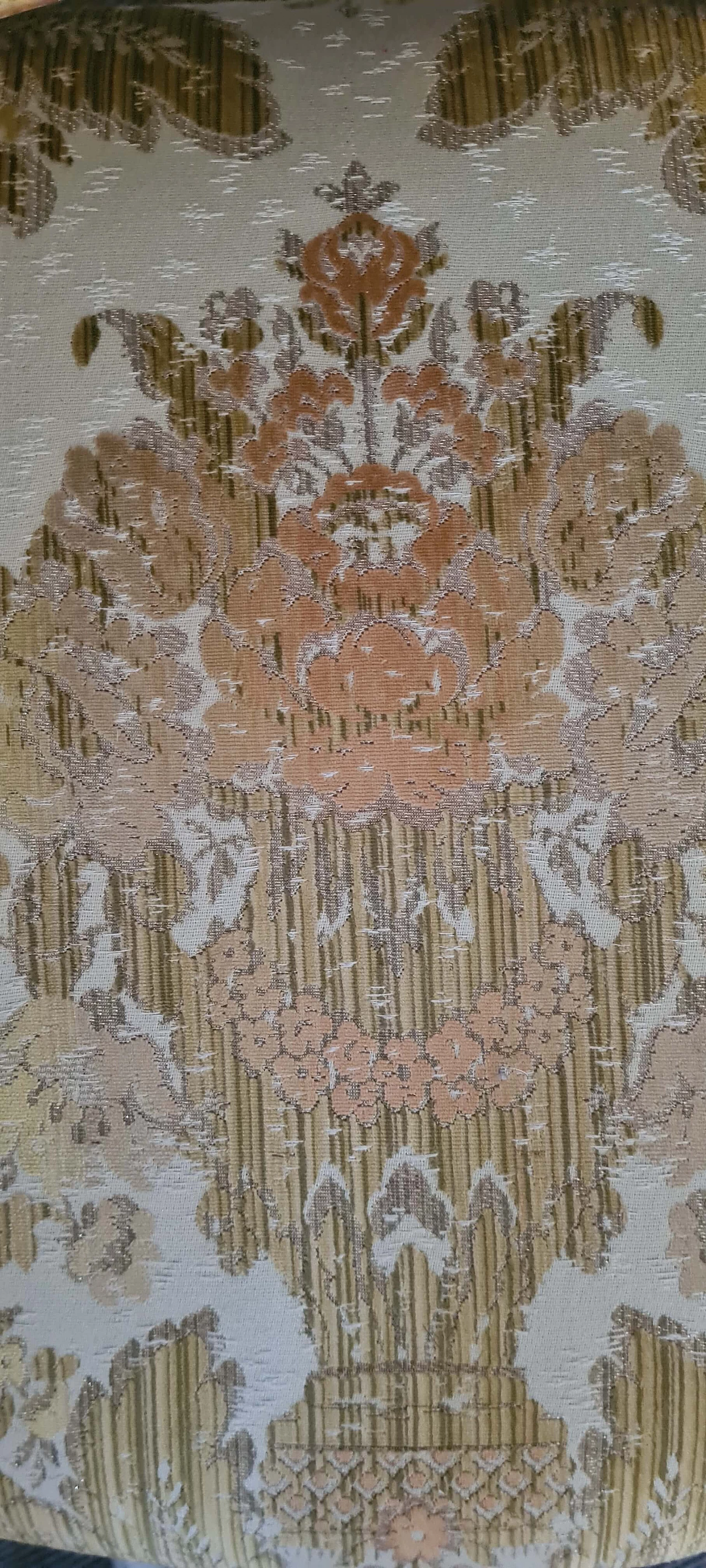 Coppia di poltrone Luigi XV in legno laccato e dorato, metà '700 5