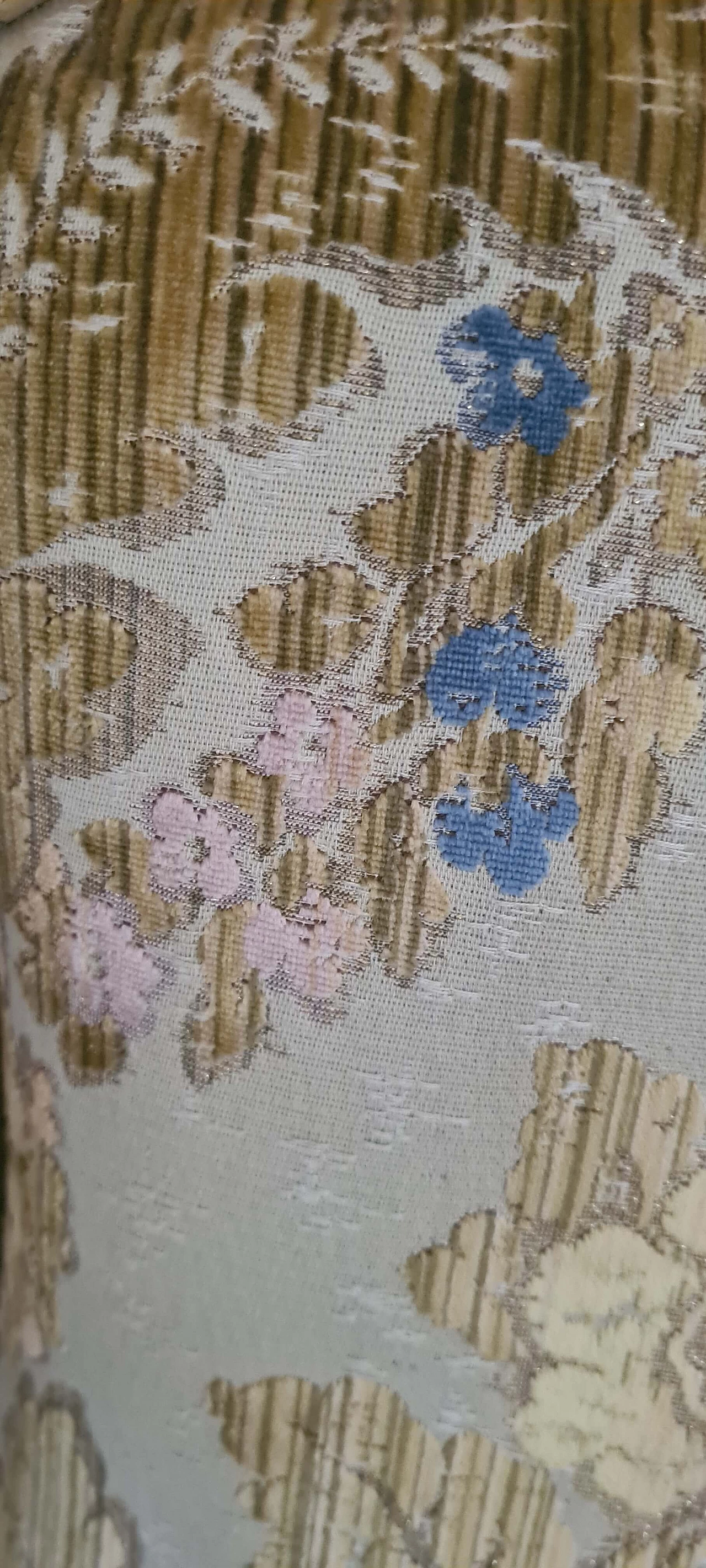 Coppia di poltrone Luigi XV in legno laccato e dorato, metà '700 6