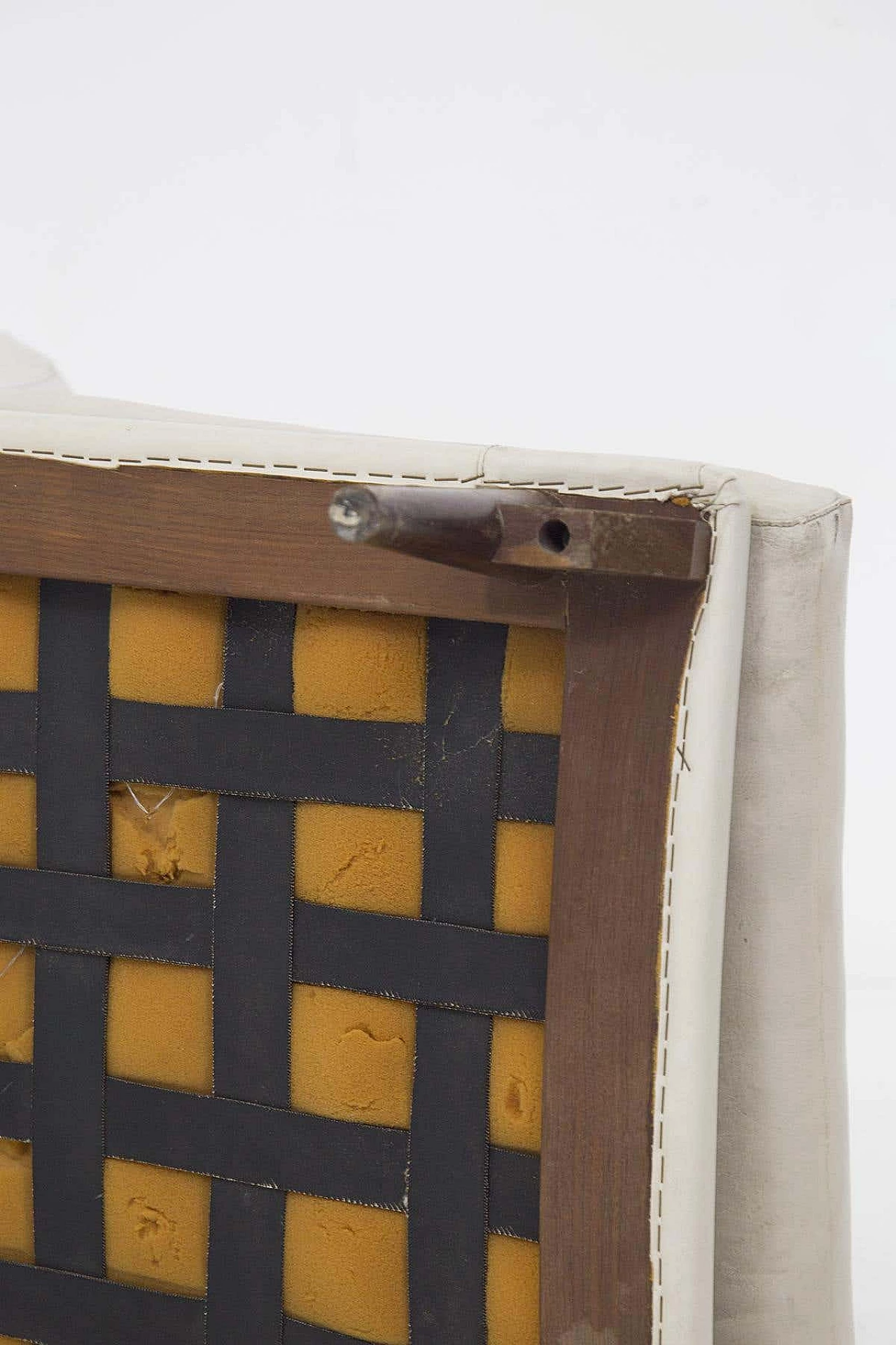 Coppia di poltrone in pelle attribuite a Gianfranco Frattini, anni '70 9