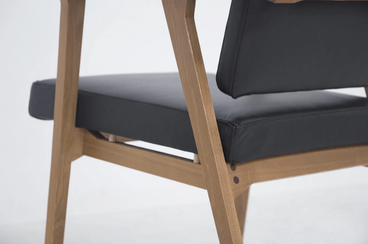 12 Sedie in legno e pelle nera attribuite a Franco Albini, anni '50 8