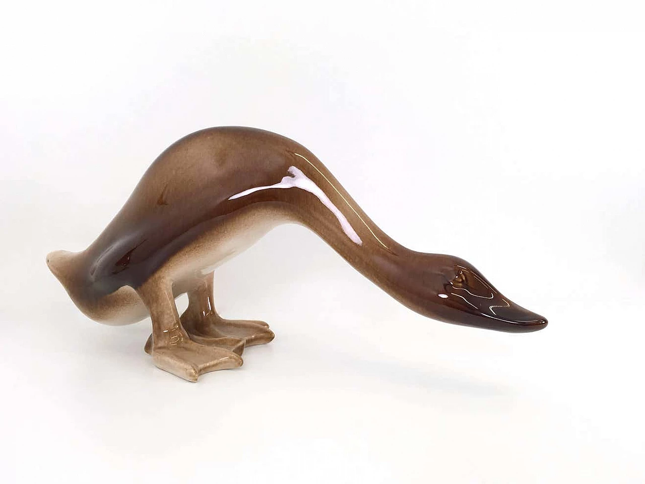 Coppia di sculture di anatre in ceramica aerografata di Ugo Zaccagnini, anni '50 4