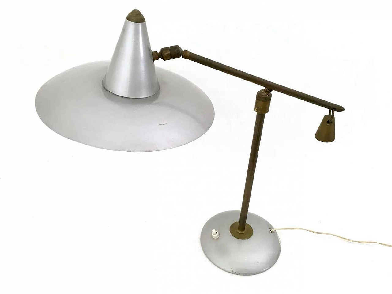 Lampada da tavolo in ottone e metallo verniciato, anni '50 2