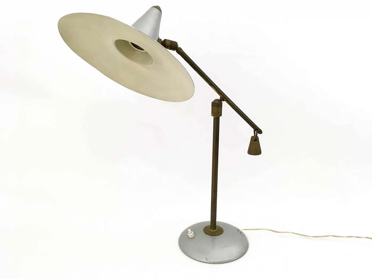 Lampada da tavolo in ottone e metallo verniciato, anni '50 3