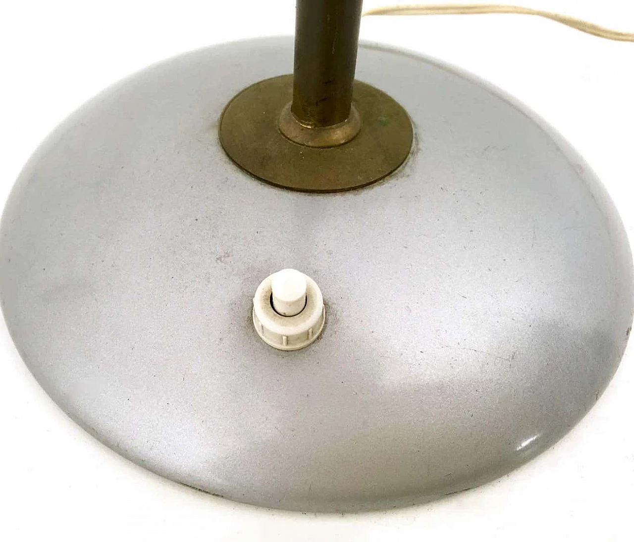 Lampada da tavolo in ottone e metallo verniciato, anni '50 8