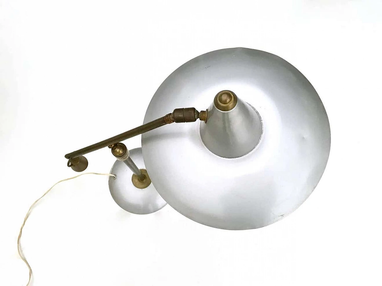 Lampada da tavolo in ottone e metallo verniciato, anni '50 10