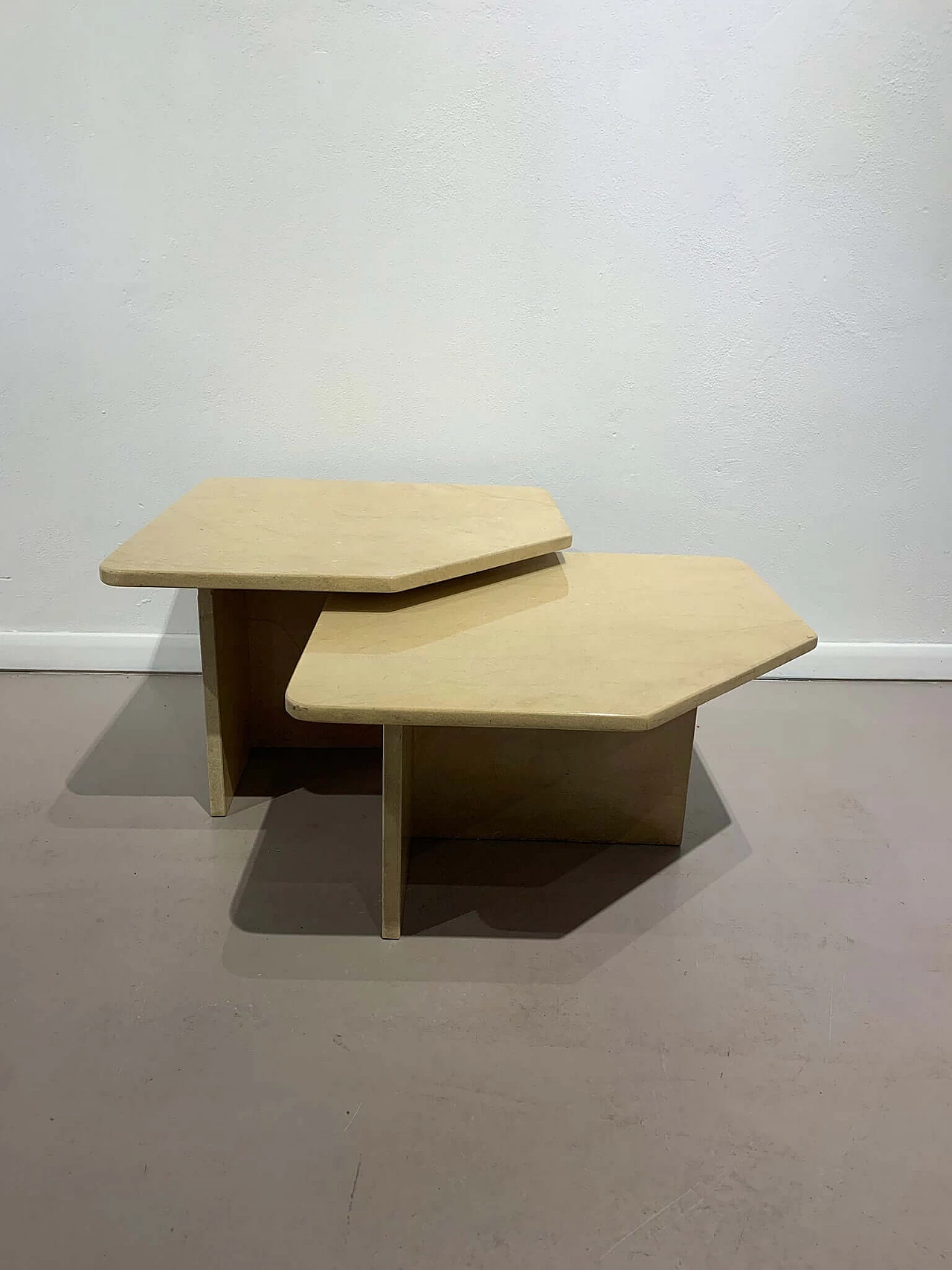 Coppia di tavolini in marmo di Portogallo, anni '70 4