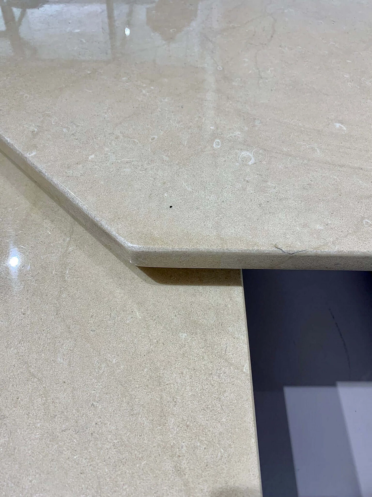 Coppia di tavolini in marmo di Portogallo, anni '70 5