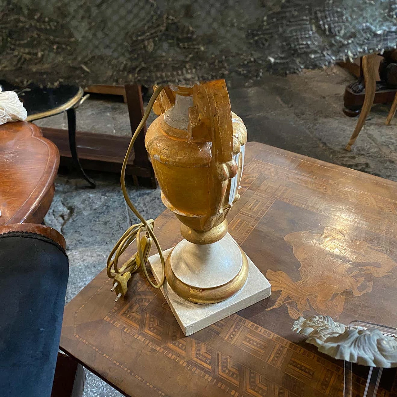 Lamp mounted on Sicilian palm stand, late 19th century 9