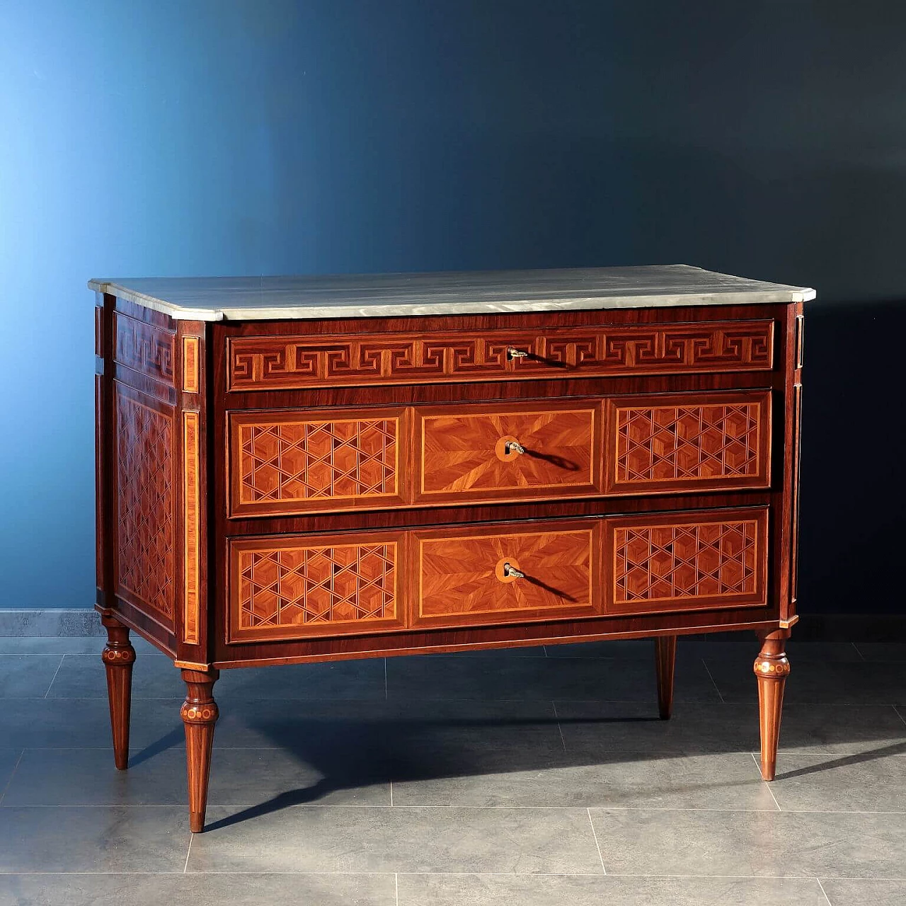 Cassettone in legno con piano in marmo in stile neoclassico, '700 1