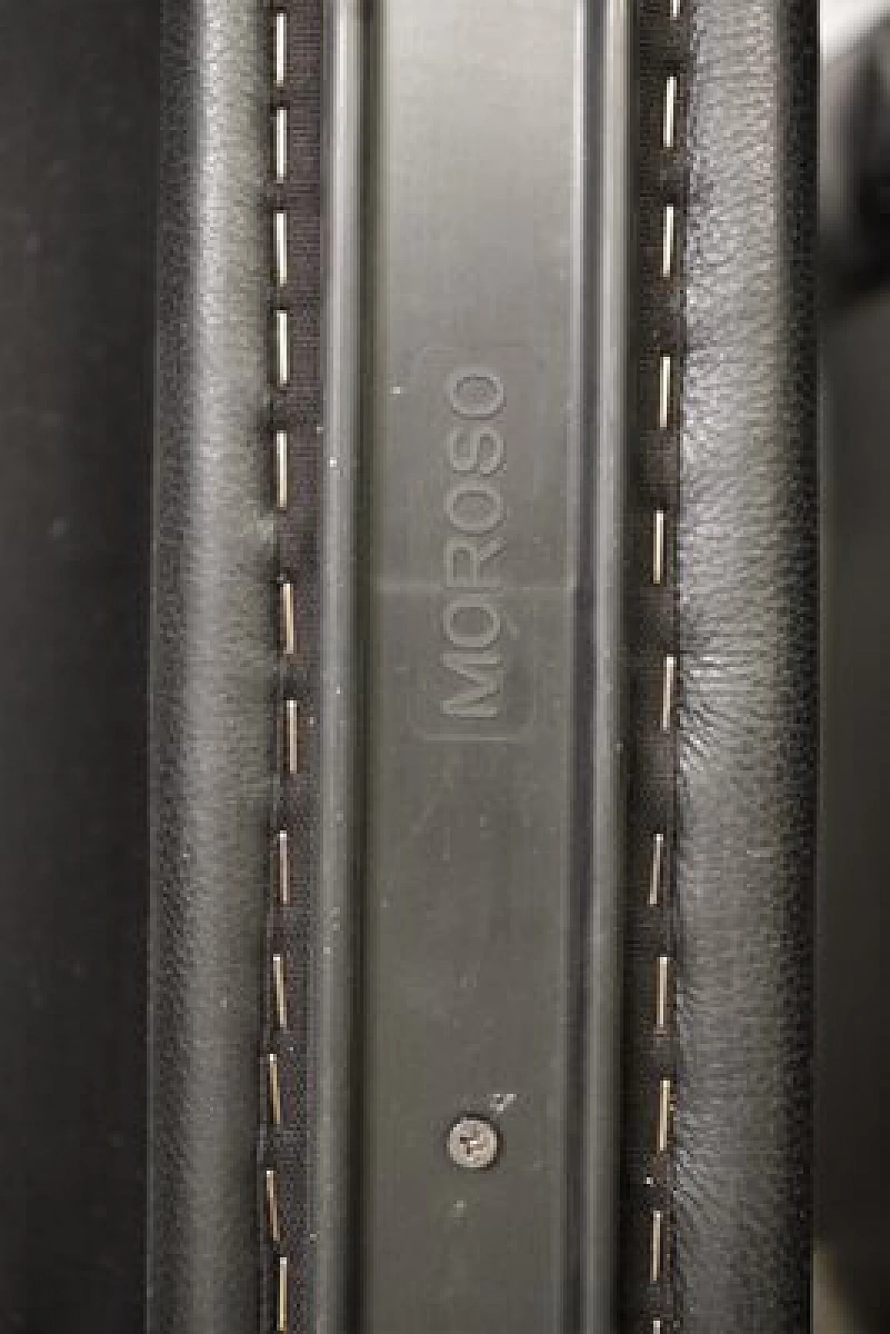 Coppia di poltrone e divano in pelle nera di Moroso, anni '80 21