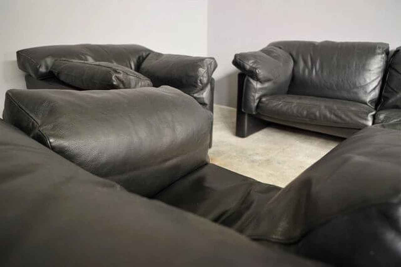 Coppia di poltrone e divano in pelle nera di Moroso, anni '80 37