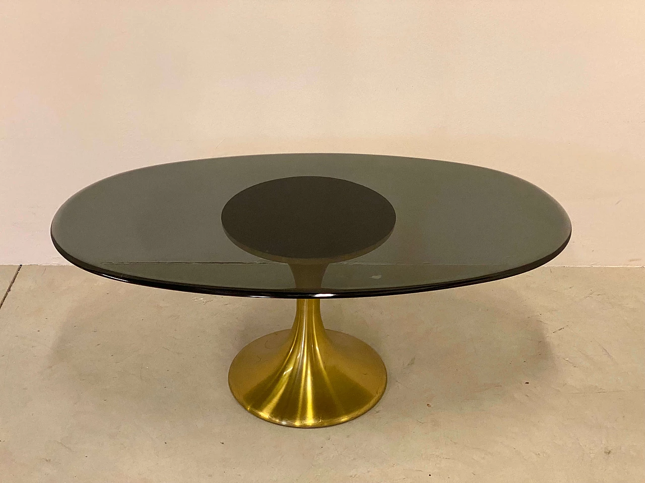 Tavolino in ottone con piano in vetro ovale, anni '70 6