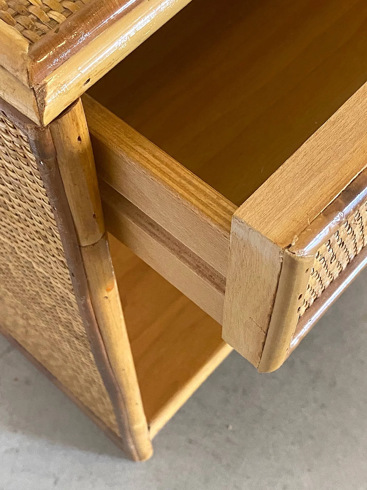 Pair of bedside tables in wicker and bamboo, 1970s 8