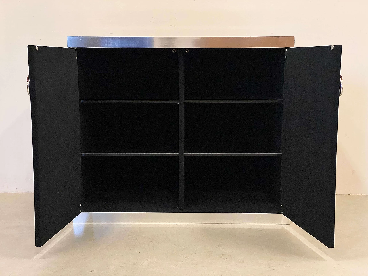 Credenza in feltro nero e acciaio di Guido Faleschini per Hermès, anni '70 5